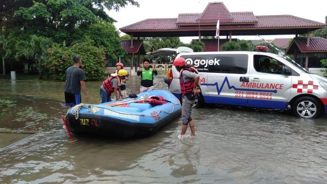 In A Day, Gojek Consumers Collect IDR 100 Million Donations for Flood Victims