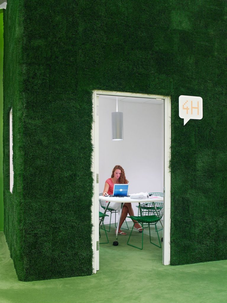 Office design Features, Furniture, and Decorations