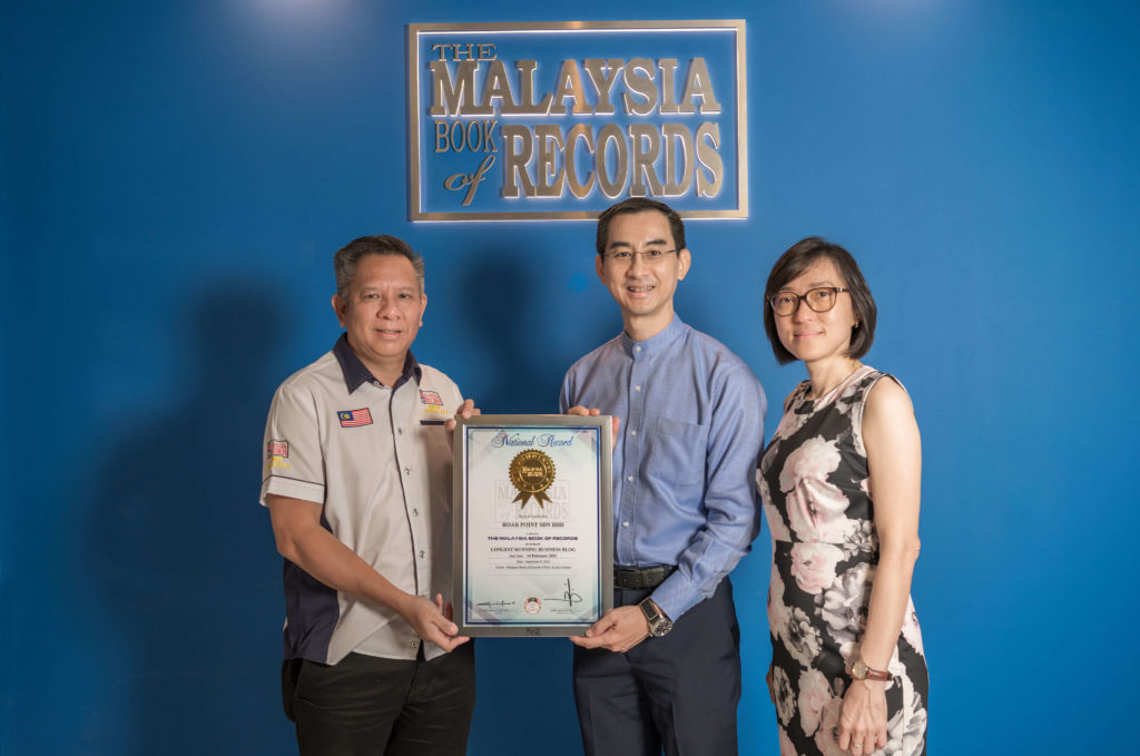 A LONG BLOG ON RAW POINTS EARNS A PLACE IN MALAYSIA BOOK OF RECORDS (source: special)